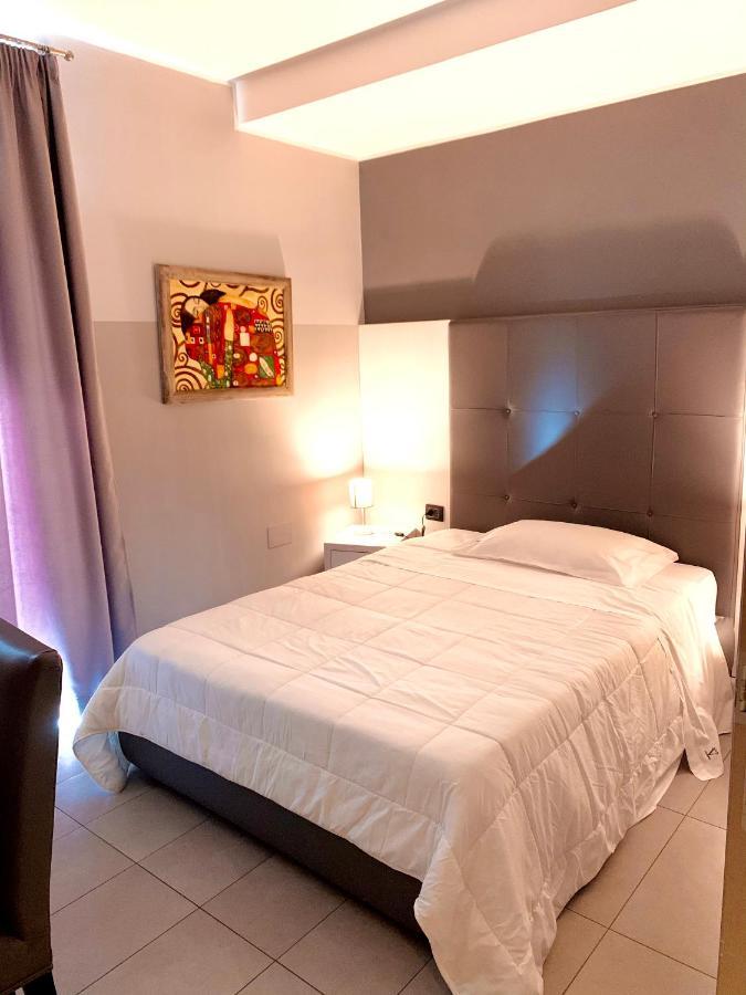 Victoria Hotel Pomigliano d'Arco Esterno foto