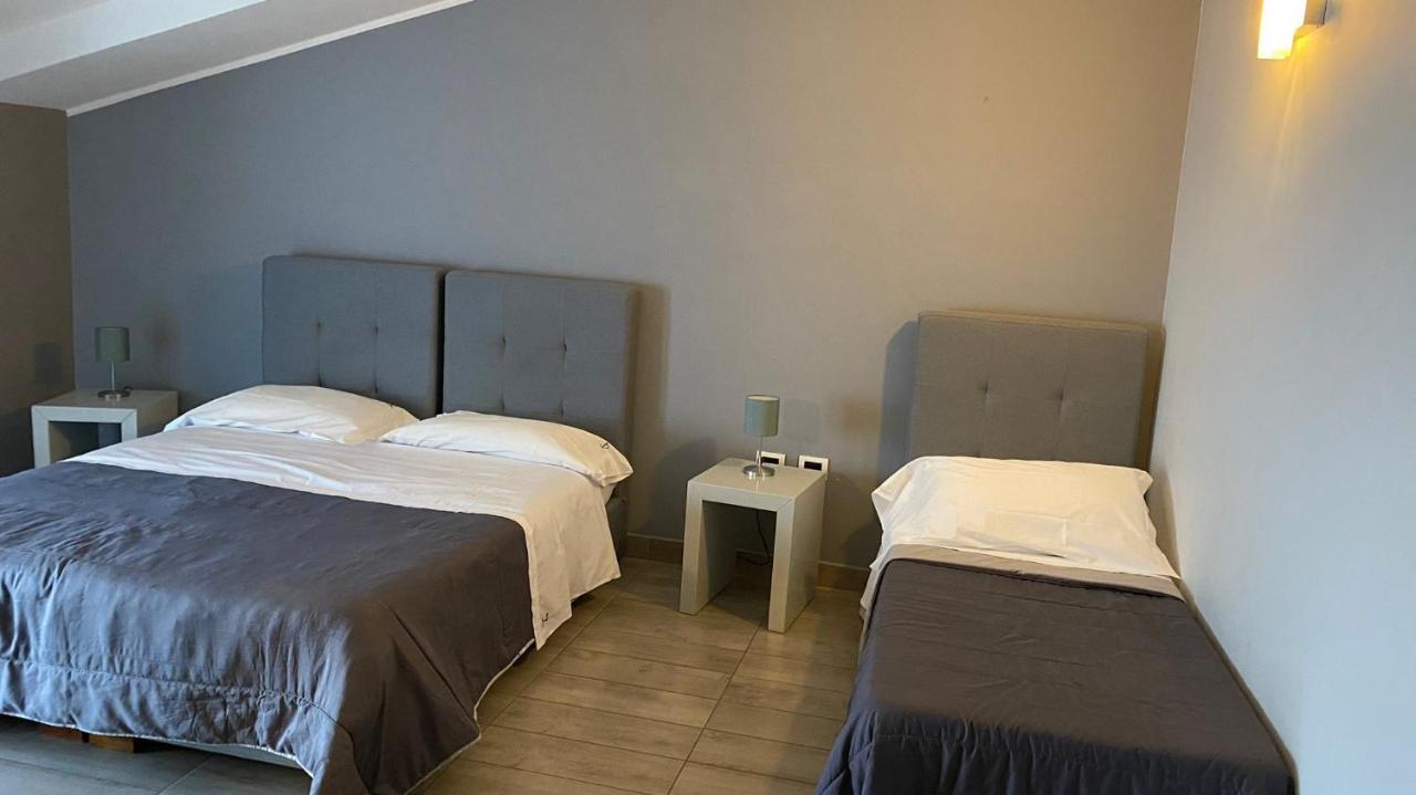 Victoria Hotel Pomigliano d'Arco Esterno foto