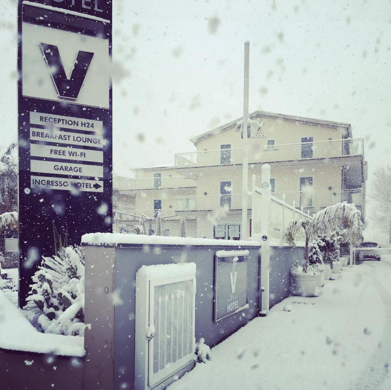 Victoria Hotel Pomigliano d'Arco Esterno foto